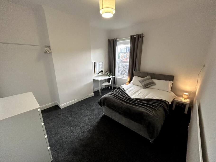Bright Home From Home Stoke-on-Trent Luaran gambar