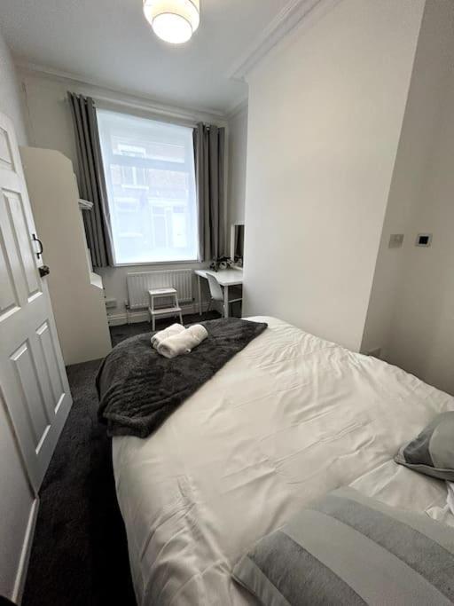 Bright Home From Home Stoke-on-Trent Luaran gambar